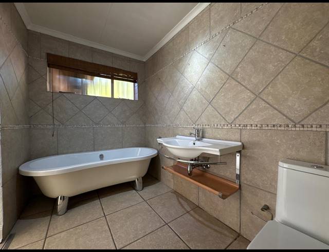 5 BEDROOM HOUSE FOR SALE IN SELCOURT